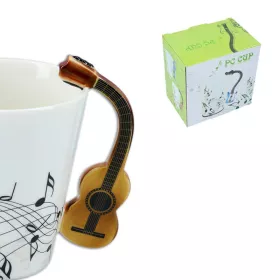 Hrnek porcelánový bílý s černou partiturou a hnědou akustickou kytarou