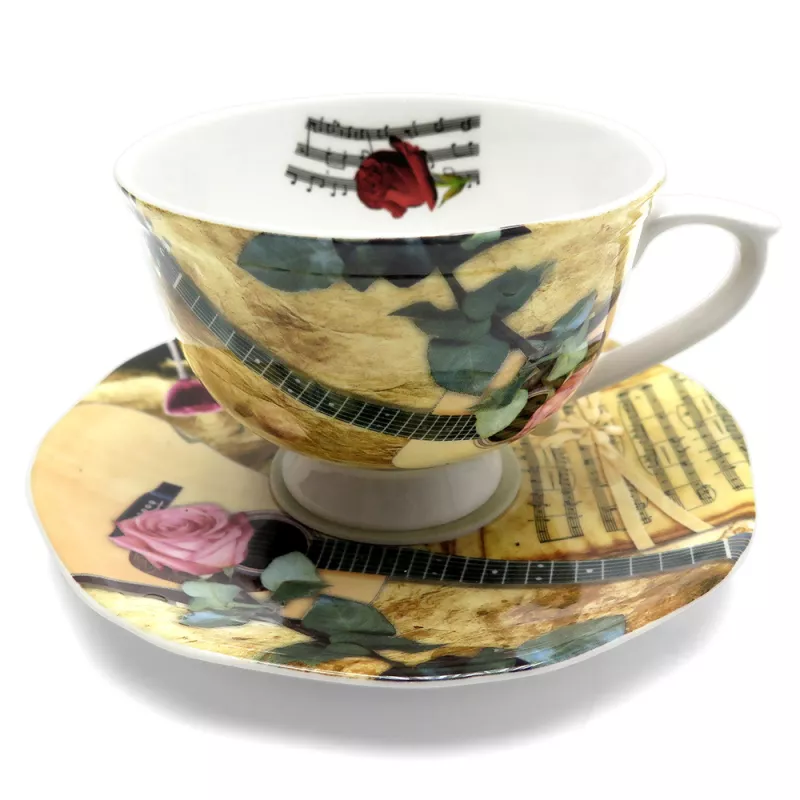 Hrnek porcelánový bílý s podšálkem s akustickou kytarou, notami a růží