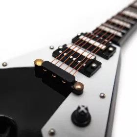 Miniatura kytara elektrická Gibson Flying V černá se stojanem 18cm