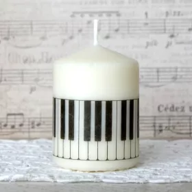 Svíčka oválná bílá přírodní s klaviaturou 8x6 cm