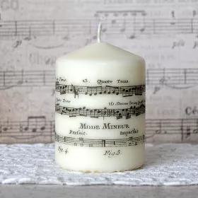 Svíčka oválná bílá přírodní s notami a partiturou III 8x6 cm