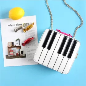 Taška nákupní černá se zlatým houslovým klíčem a All I need is music
