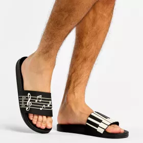 Pantofle černé s bílou klaviaturou, houslovým klíčem a notami