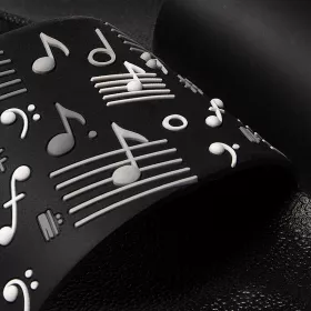 Pantofle černé s bílým houslovým klíčem a notami
