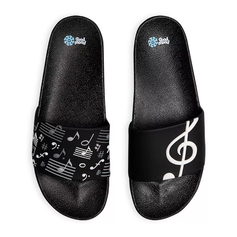 Pantofle černé s bílým houslovým klíčem a notami